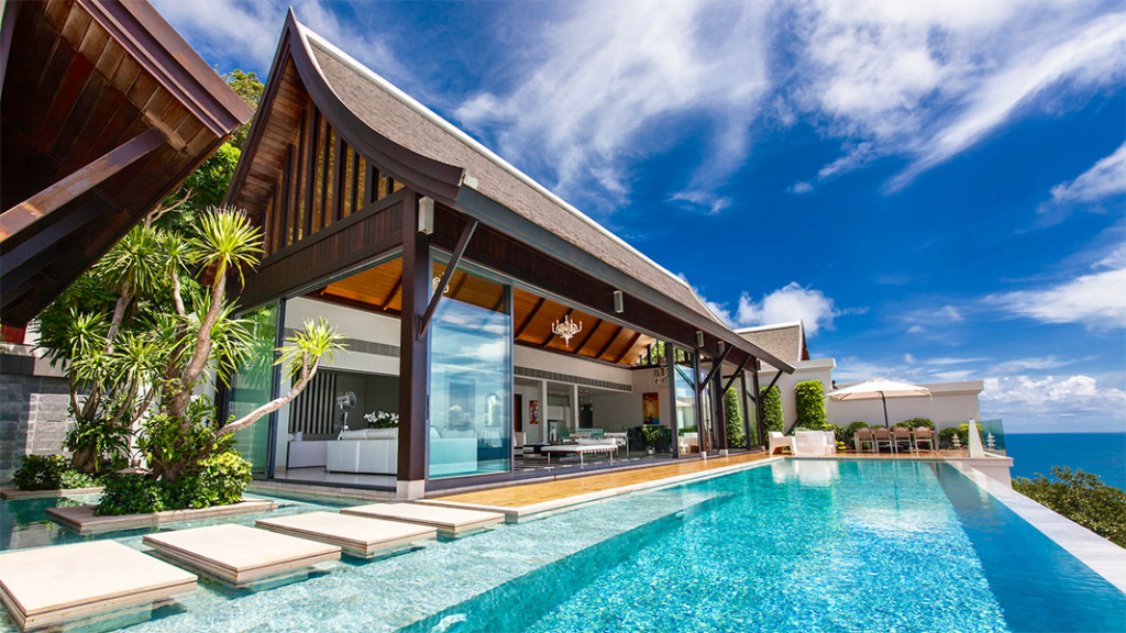 Luxury Villas vs. Mid-Range Homes in Thailand