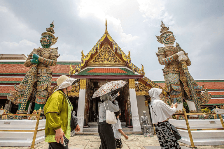 Can Chinese citizens buy property in Thailand?