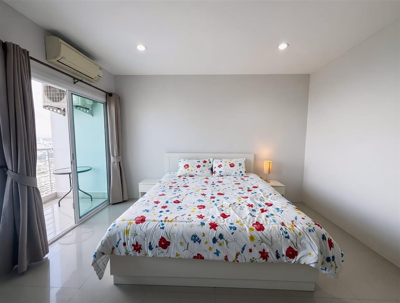 AD Hyatt Condominium