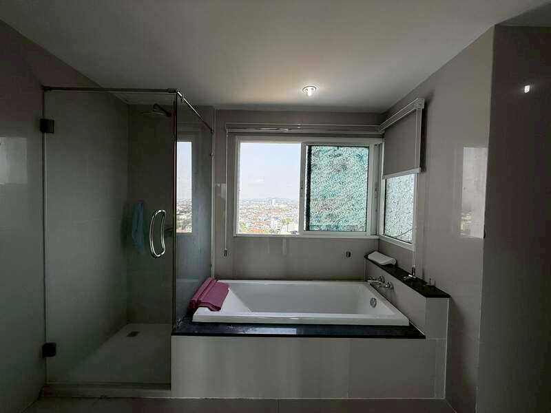 AD Hyatt Condominium 1BR, 20th Floor