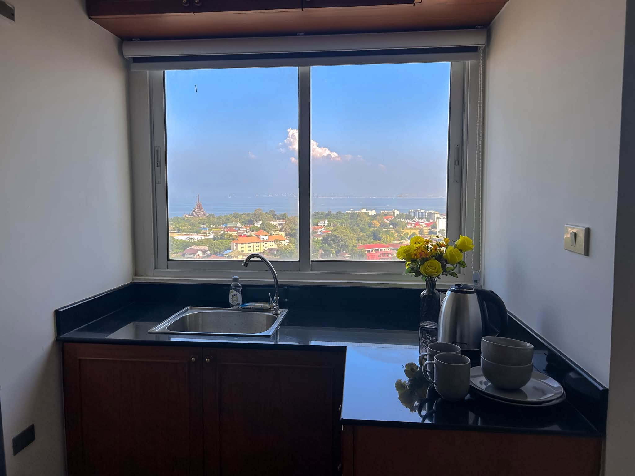 AD Hyatt Condominium Studio Sea view, 19th Floor