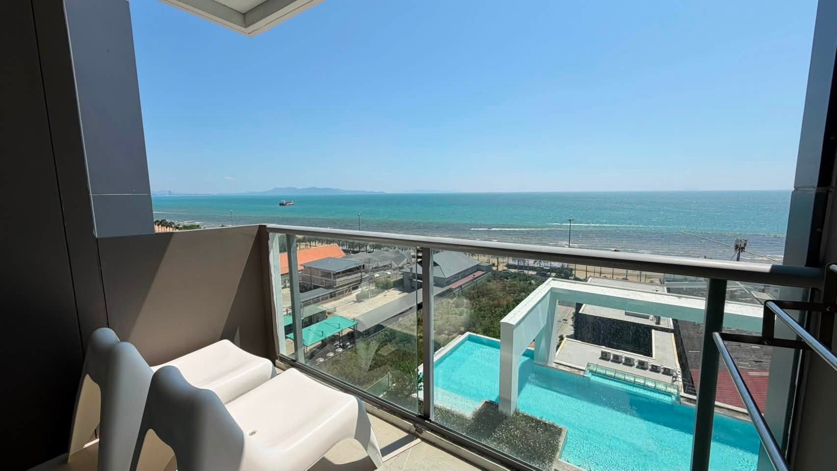 Aeras 1BR, 7th Floor