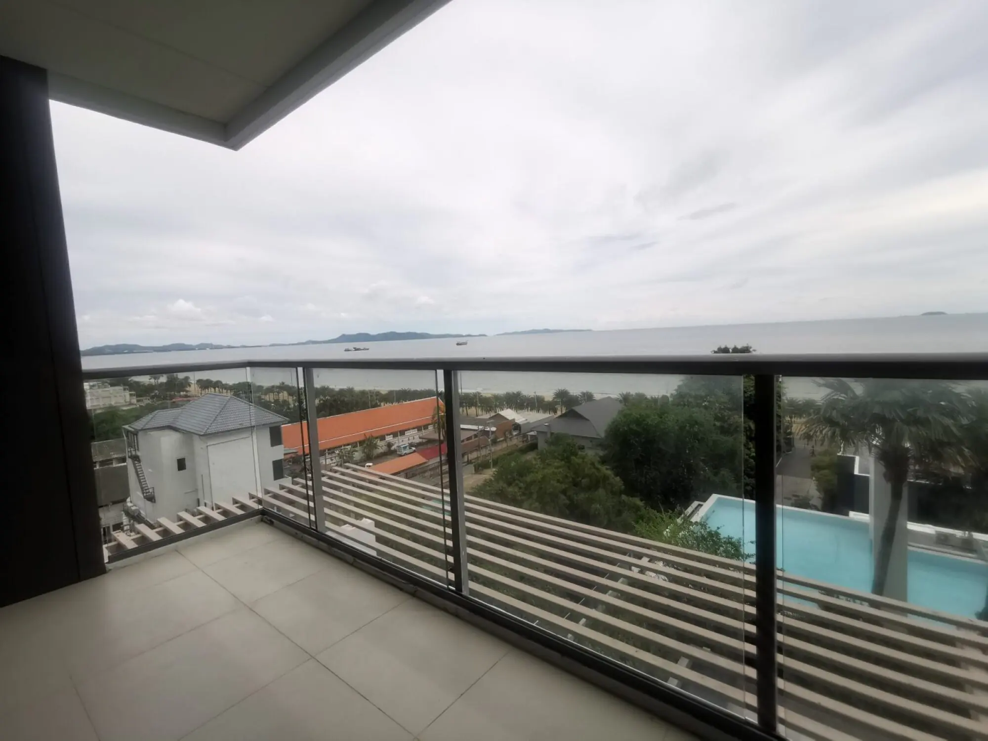 Aeras 2BR Sea view, 6th Floor