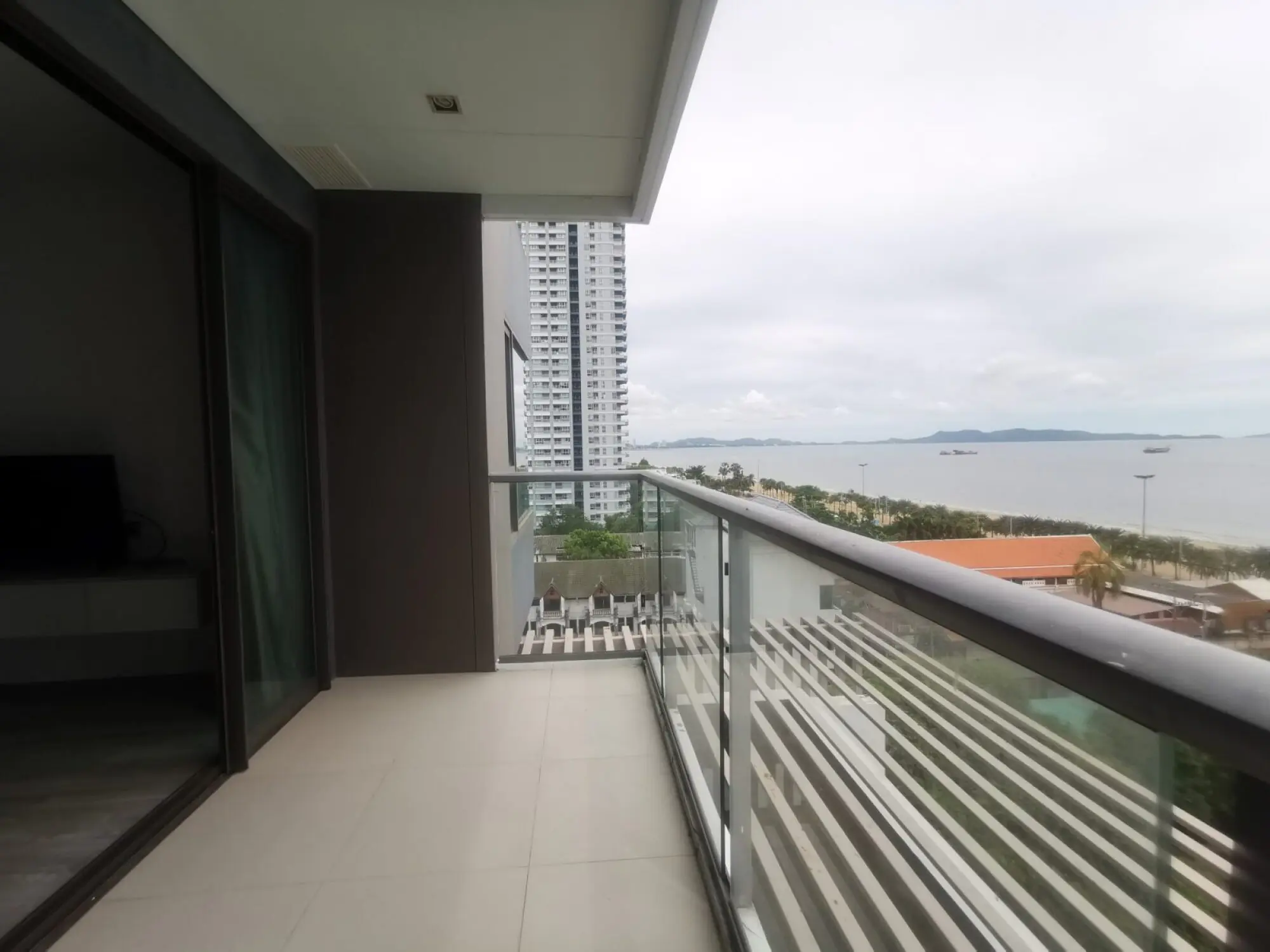 Aeras 2BR Sea view, 6th Floor