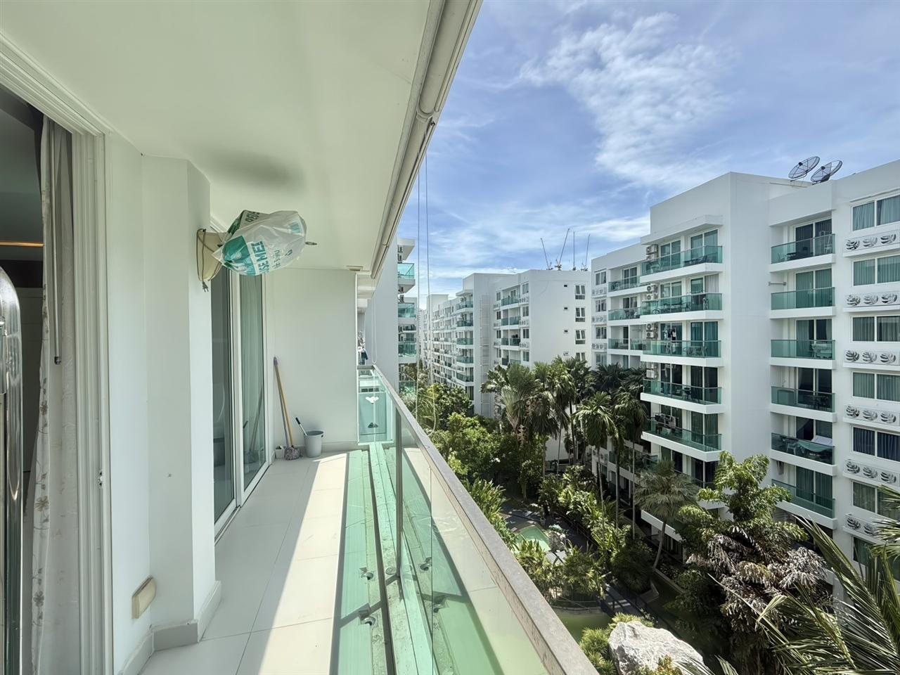 Amazon Residence 2BR Pool view, 6th Floor