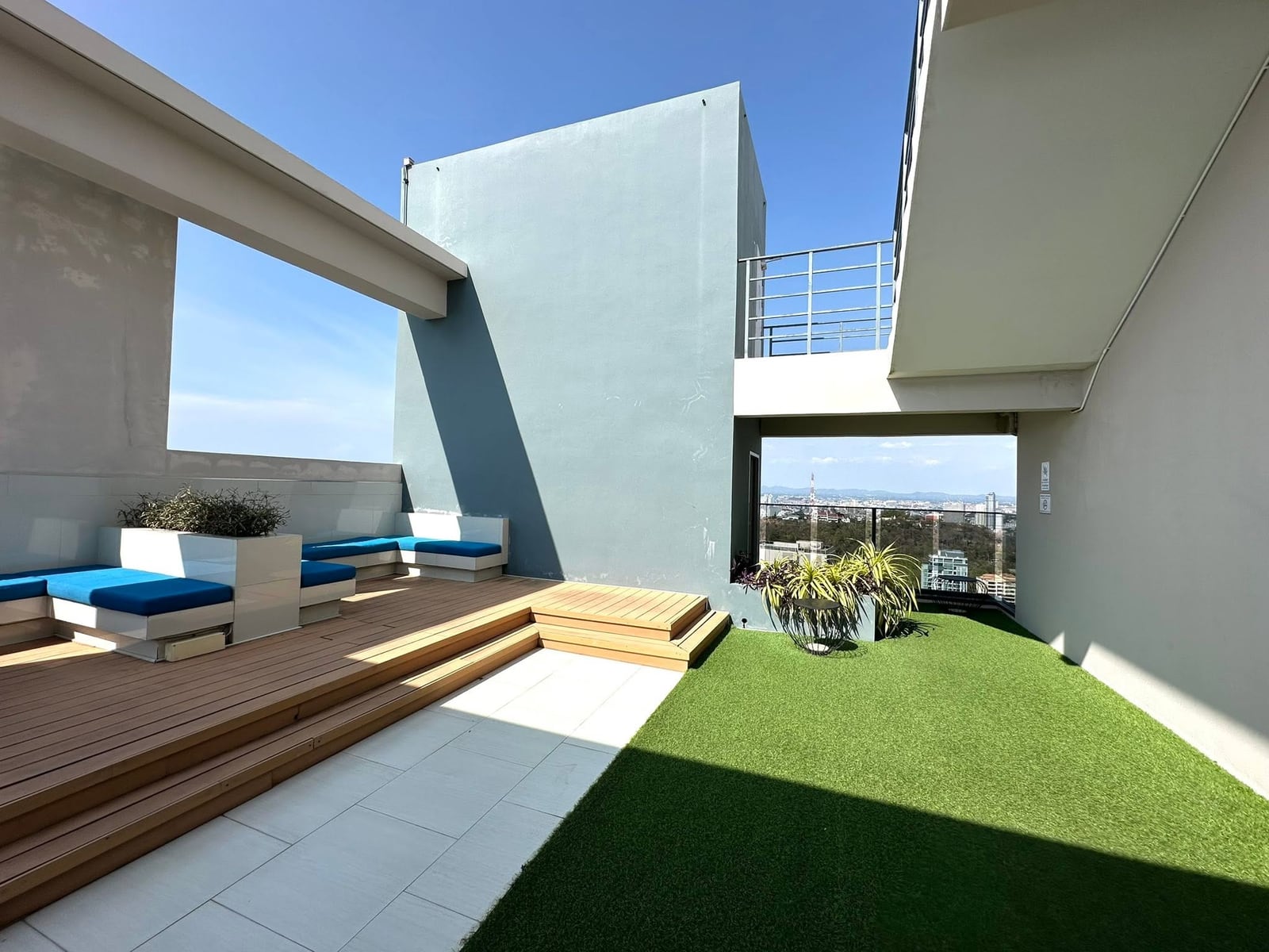 Andromeda Condominium Studio Sea view, 27th Floor