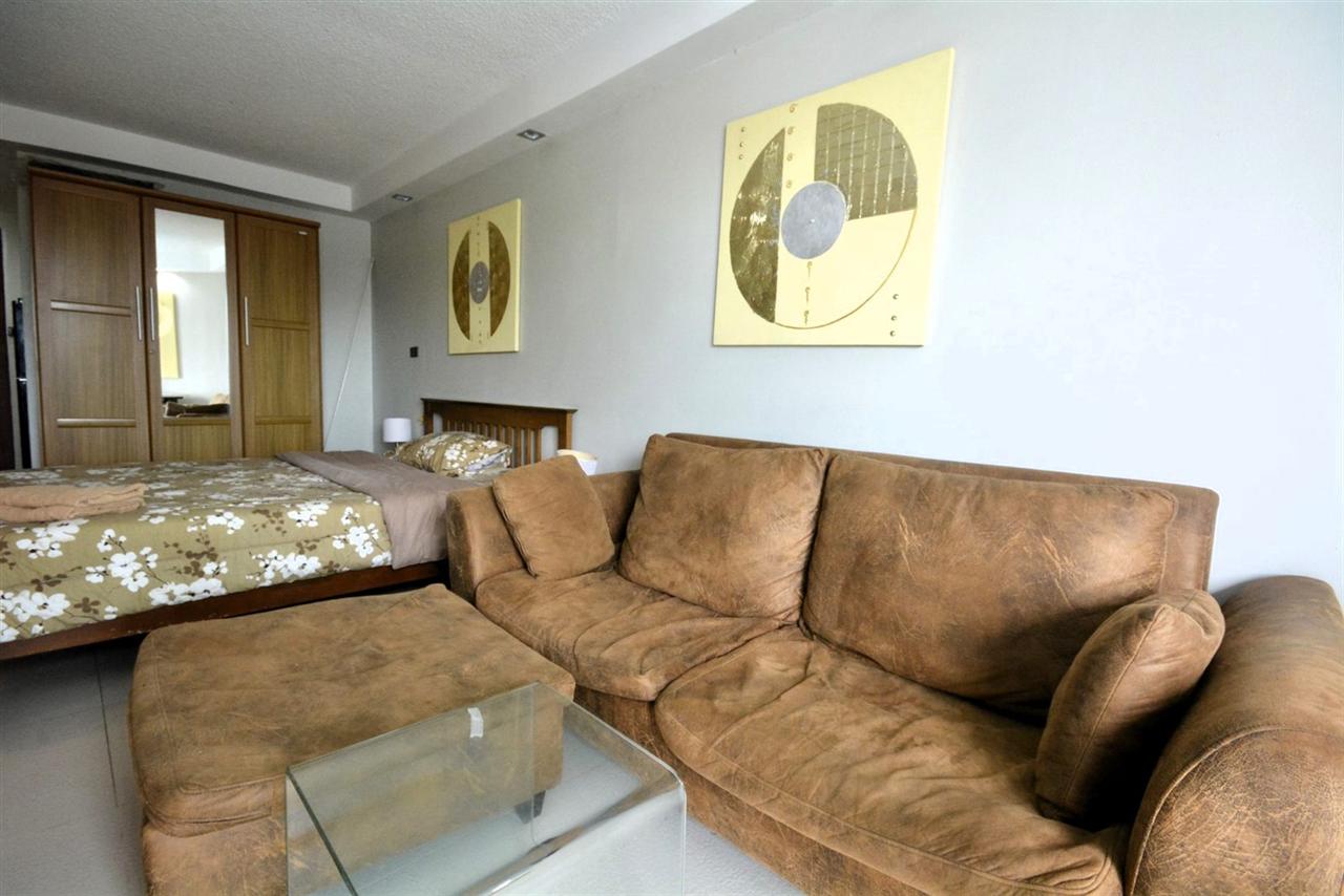 Angket Hip Residence Studio Pool View, 2nd Floor