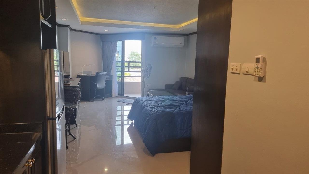 Angket Hip Residence Studio Pool view, 3rd Floor