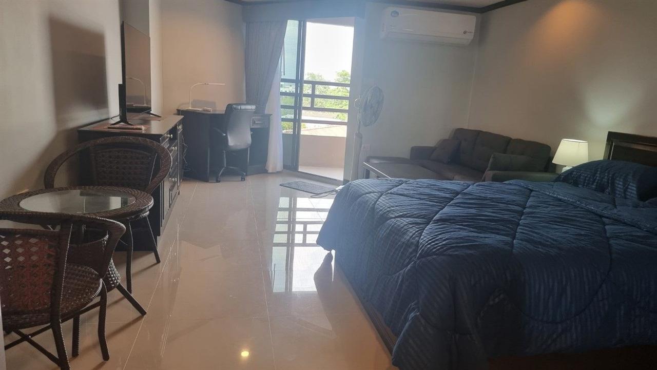 Angket Hip Residence Studio Pool view, 3rd Floor