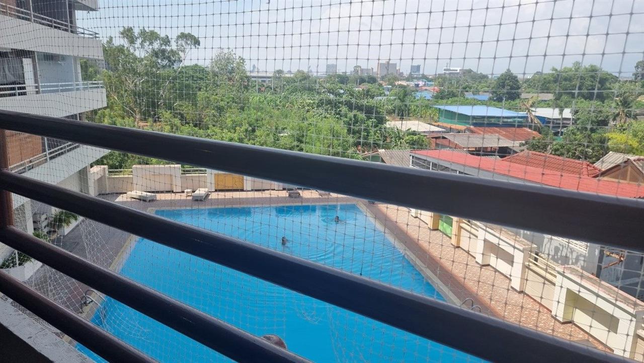 Angket Hip Residence Studio Pool view, 3rd Floor