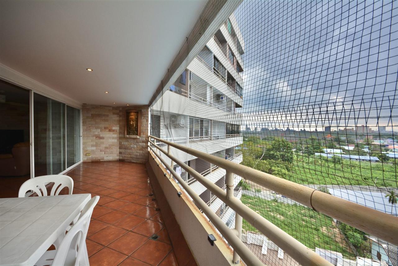 Angket Hip Residence 1BR Pool view, 7th Floor