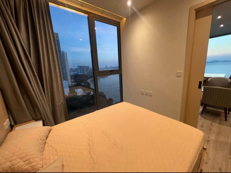 Arom Wongamat 2BR Condo
