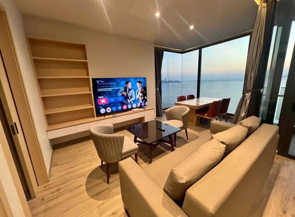 Arom Wongamat 2BR Condo
