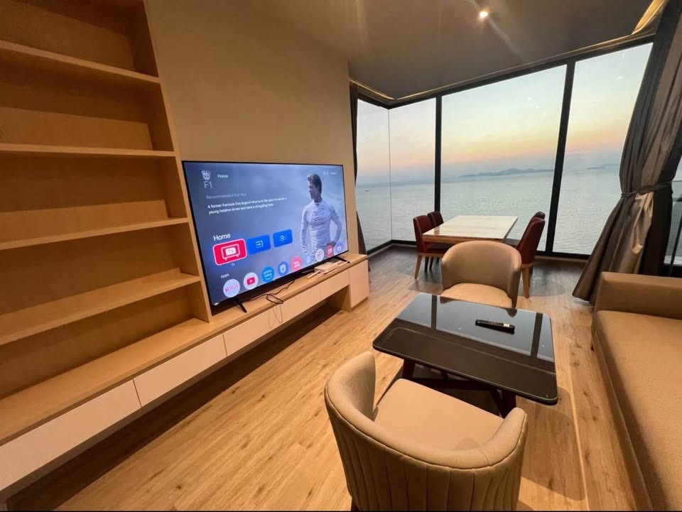 Arom Wongamat 2BR Condo