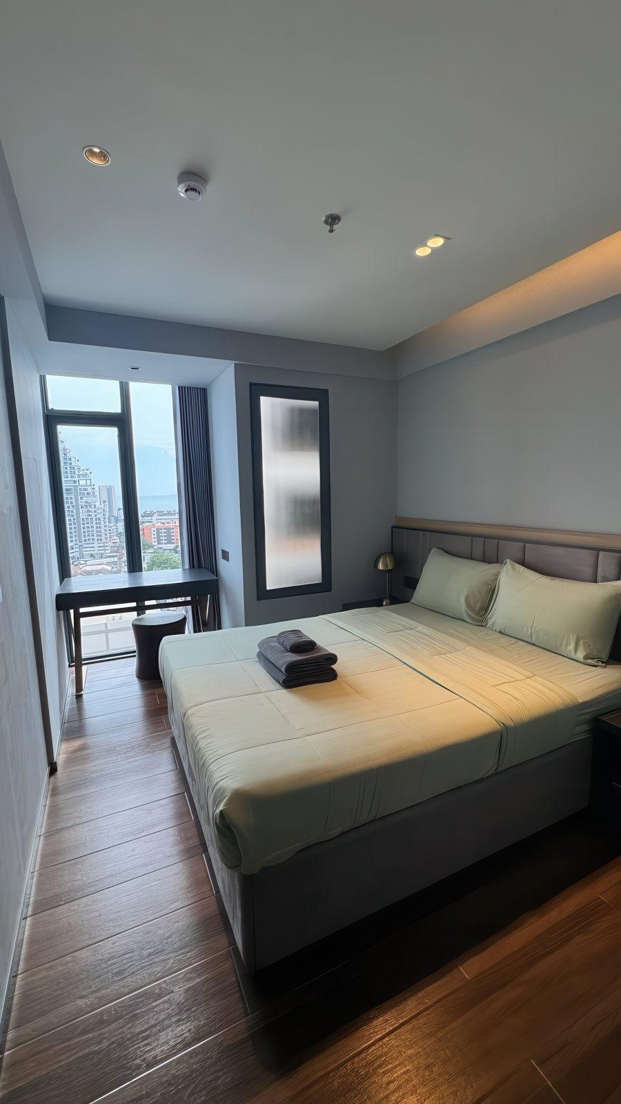 Beverly Mountain Bay 2BR Sea/City, 10th Floor