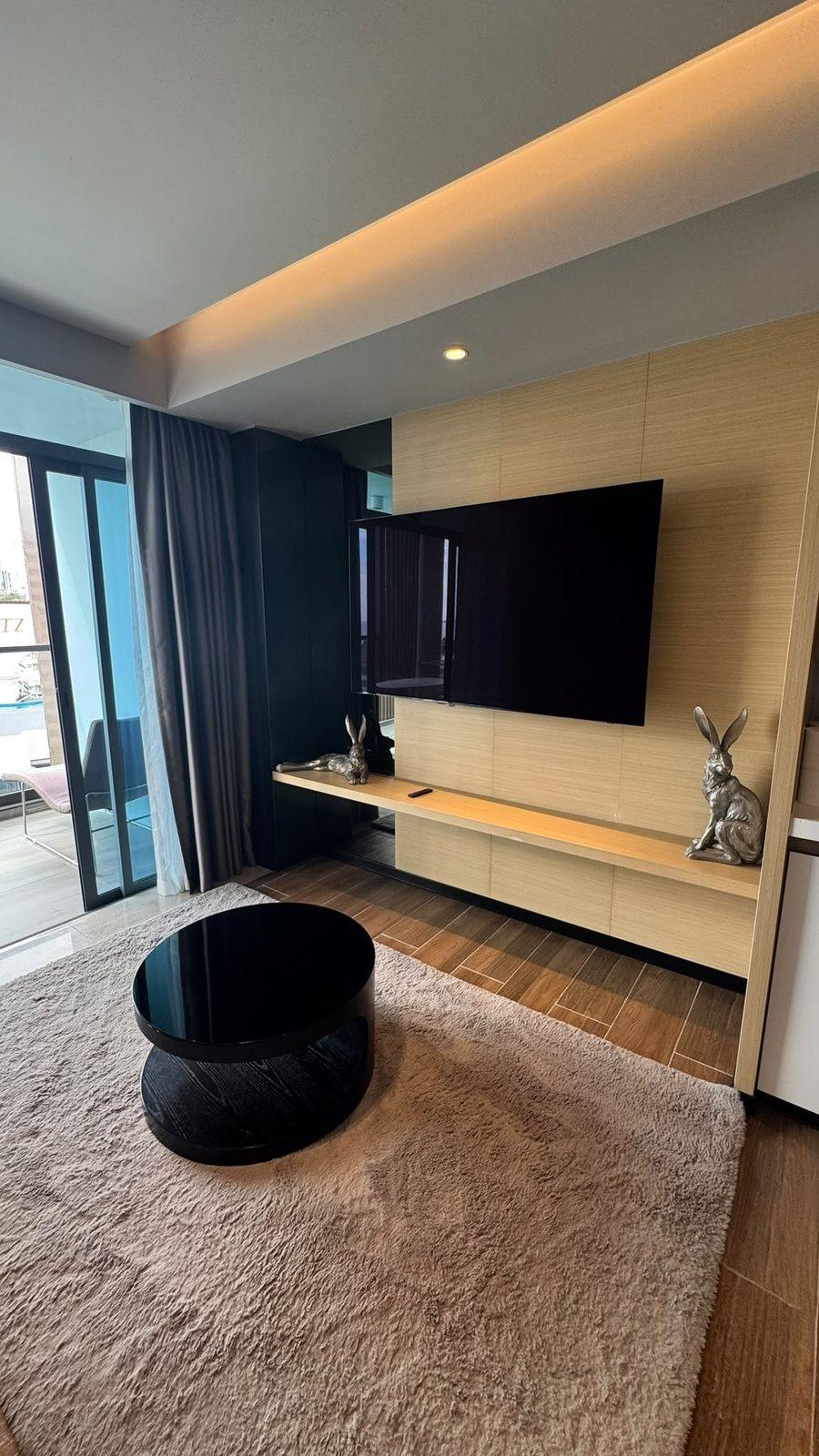 Beverly Mountain Bay 2BR Sea/City, 11th Floor