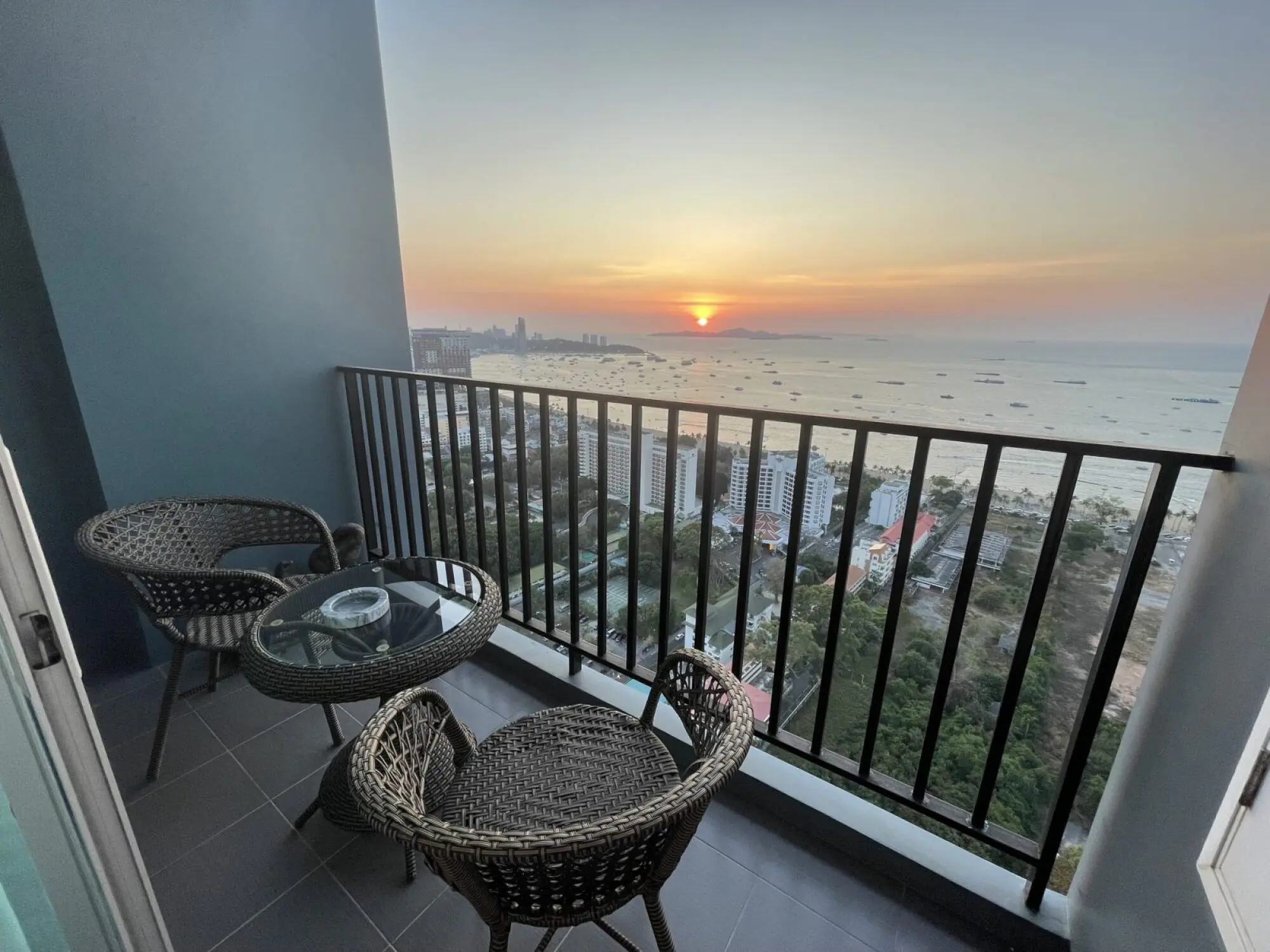 Centric Sea 2BR Sea view, 38th Floor