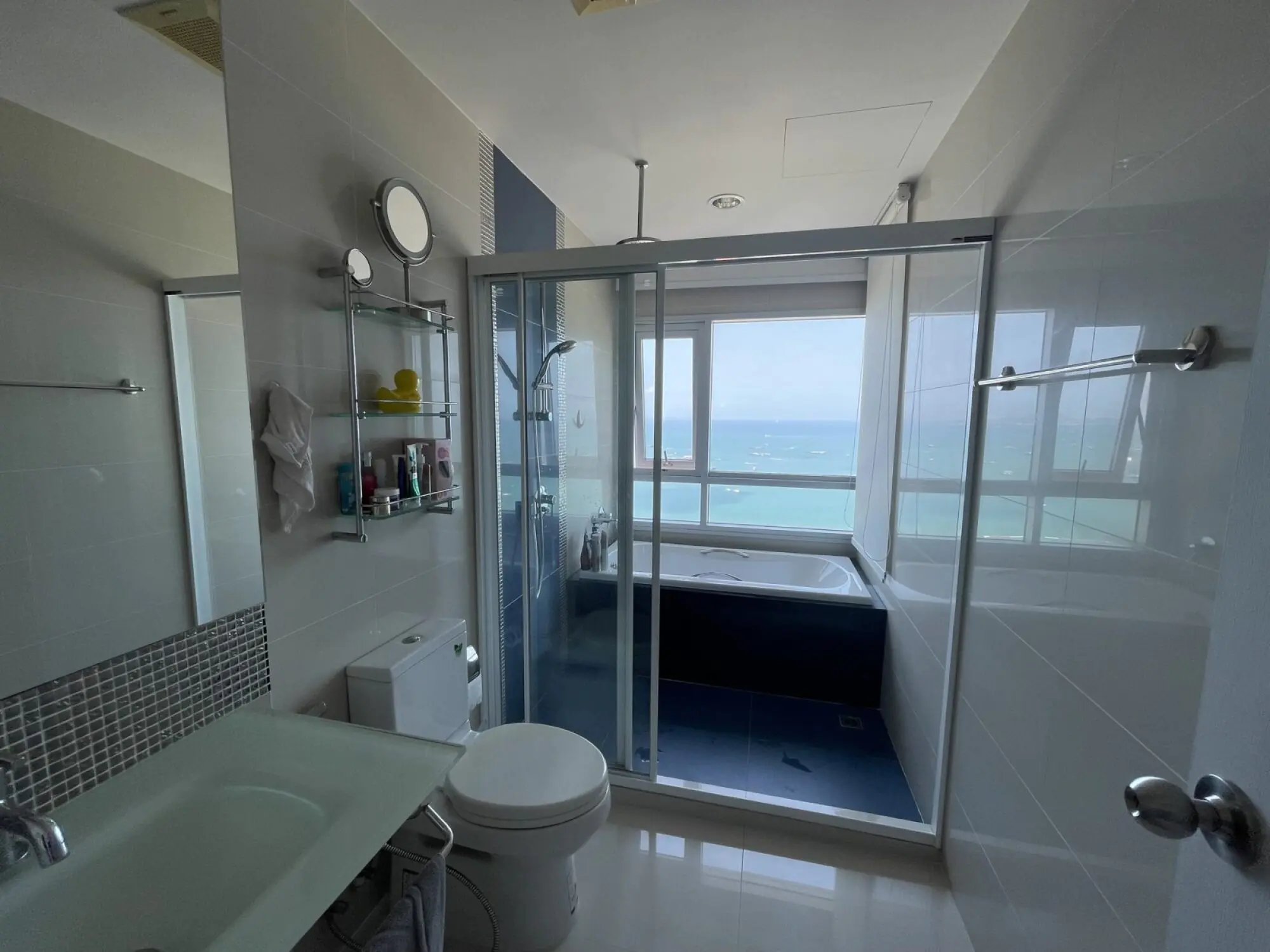 Centric Sea 2BR Sea view, 38th Floor