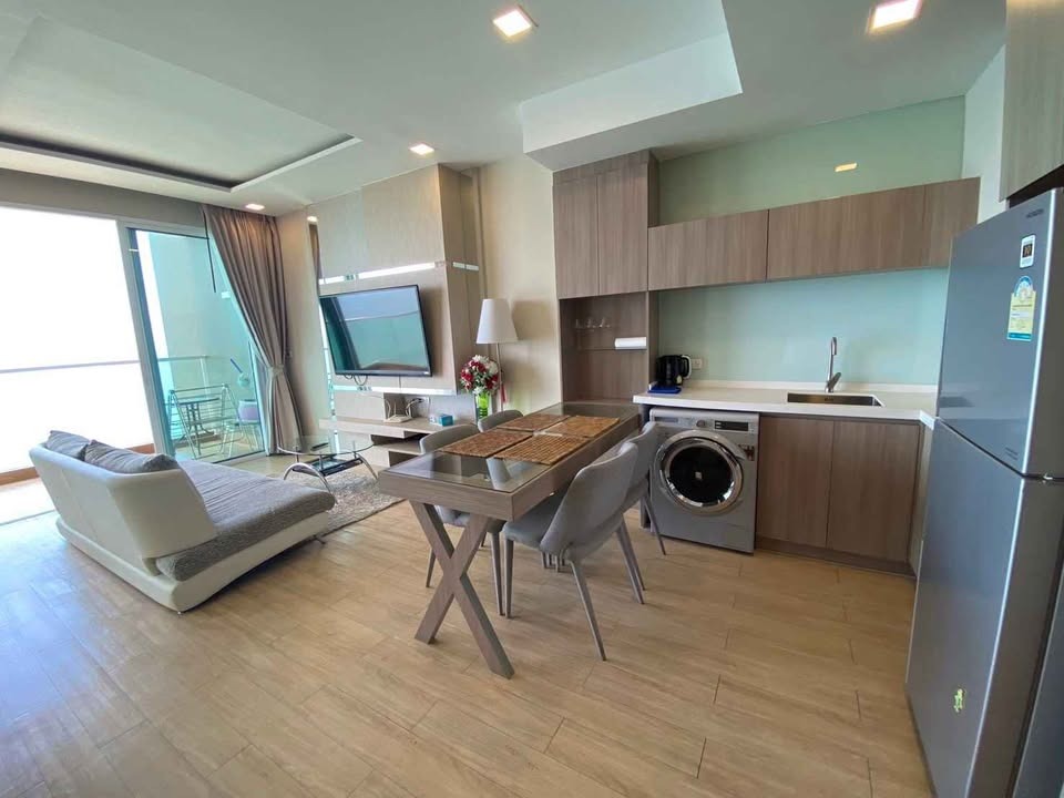 Cetus Beachfront 1BR Condo Jomtien