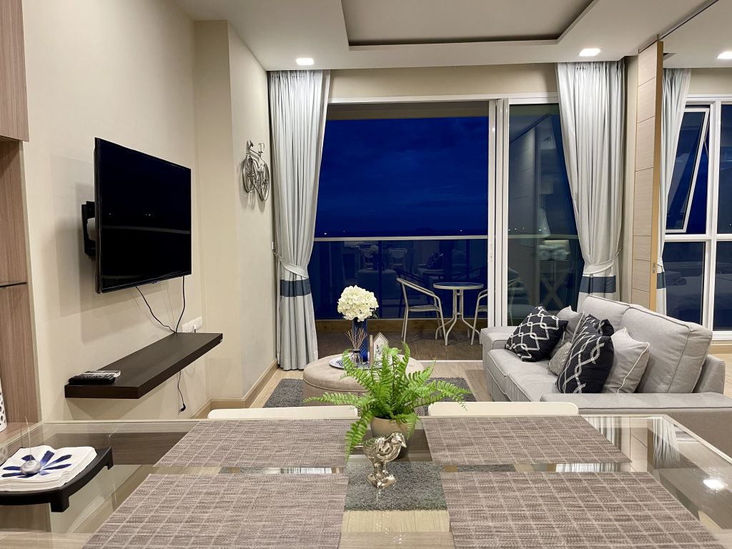 Cetus Beachfront Condominium 1BR Sea view, 27th Floor