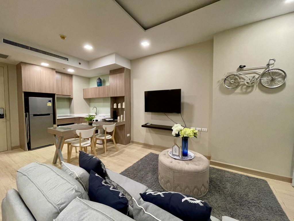 Cetus Beachfront Condominium 1BR Sea view, 27th Floor