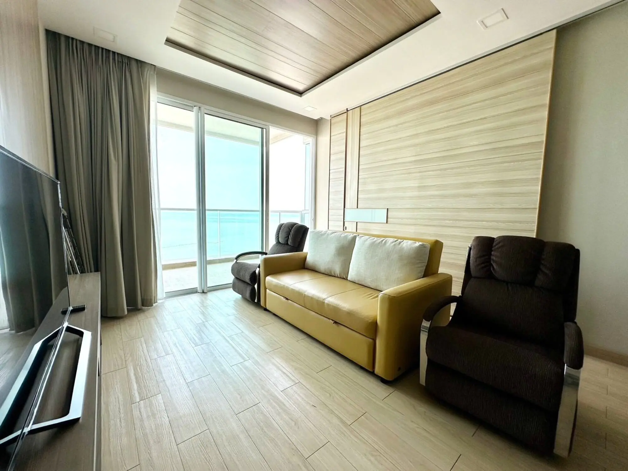 Cetus Beachfront Condominium 1BR Sea view, 11th Floor