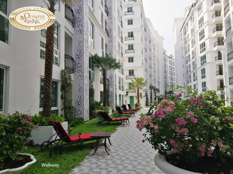 City Garden Olympus 1BR Pool view, 2nd Floor