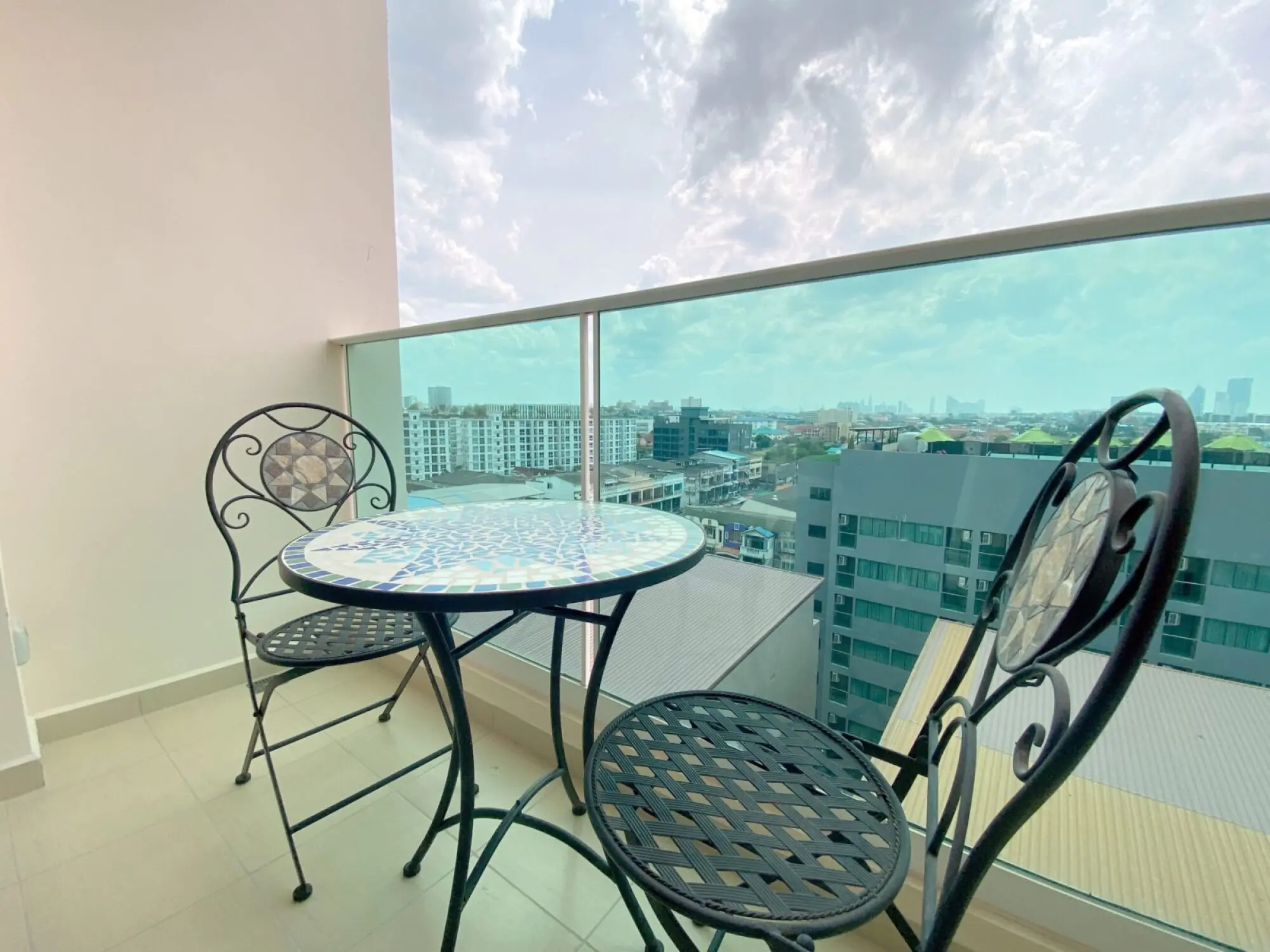 City Garden Tower 1BR, 17th Floor