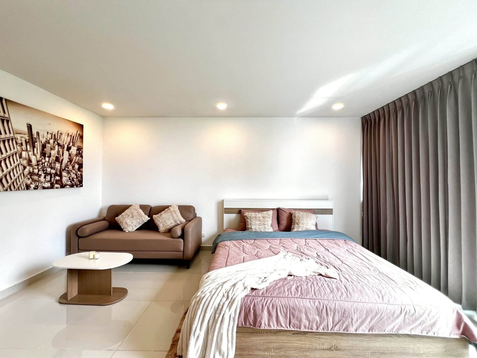 Pool view condo for sale at Club Royal, Naklua and Wongamat