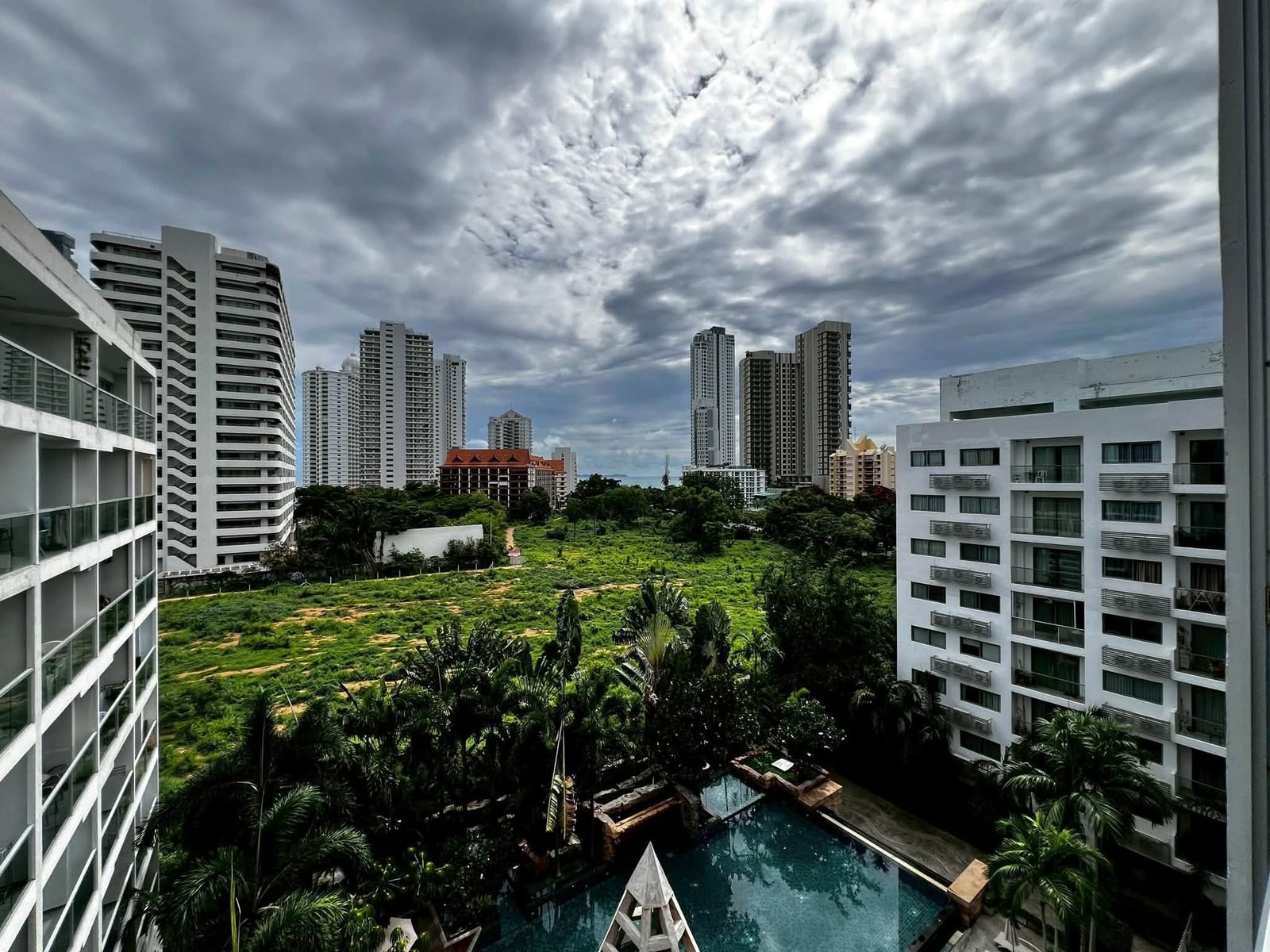 Club Royal Pool view, 7th Floor