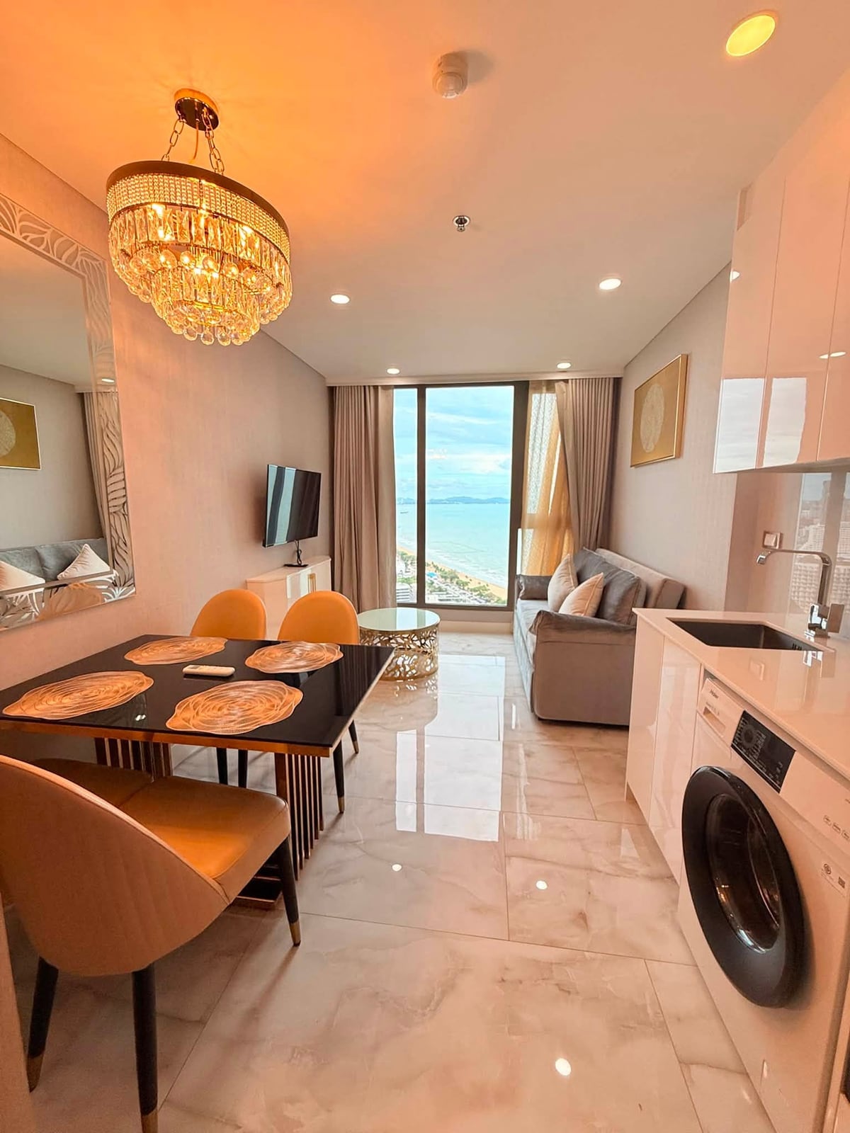Copacabana Beach Jomtien 1BR Condo, 33rd Floor