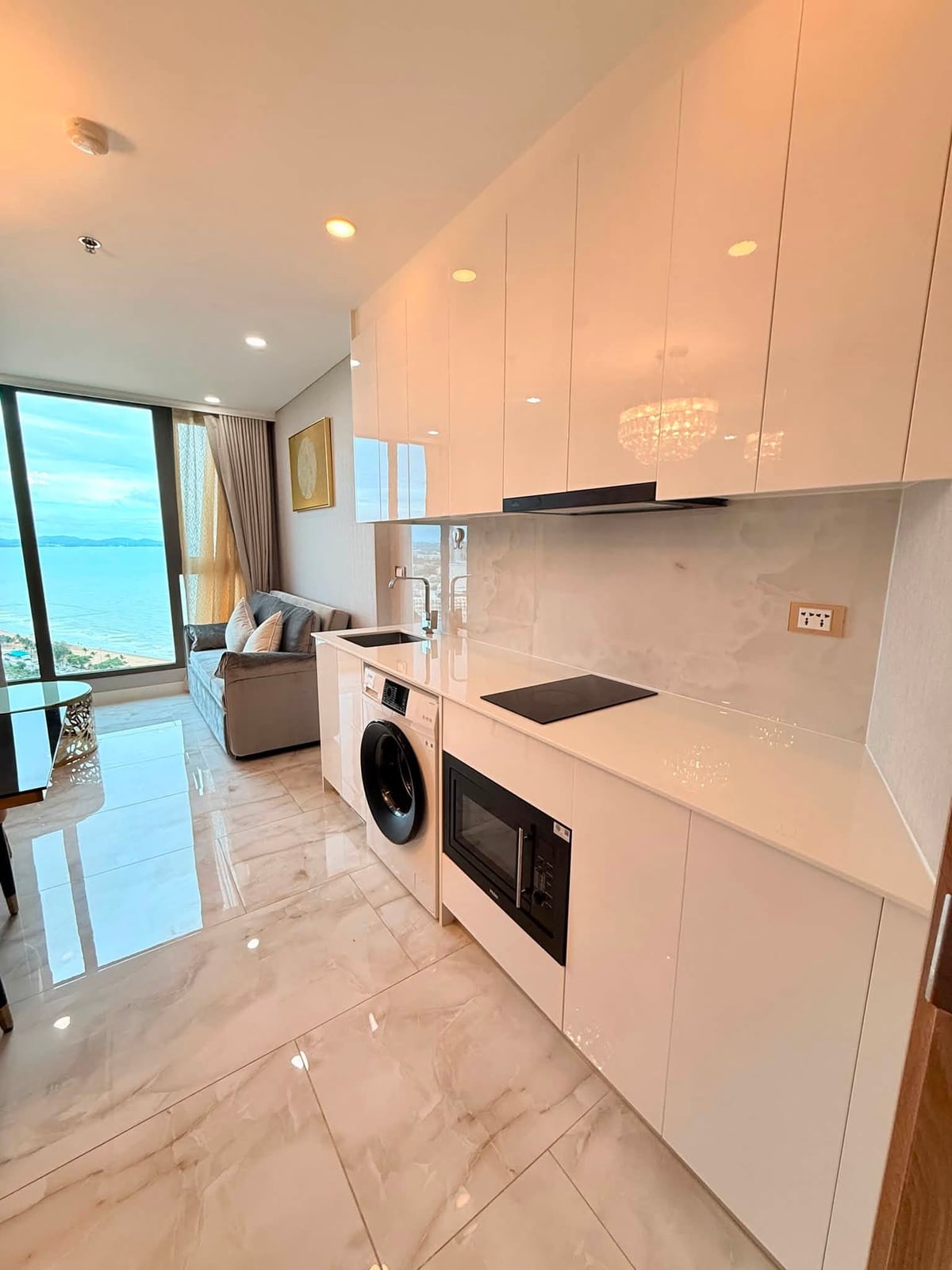 Copacabana Beach Jomtien 1BR Condo, 33rd Floor
