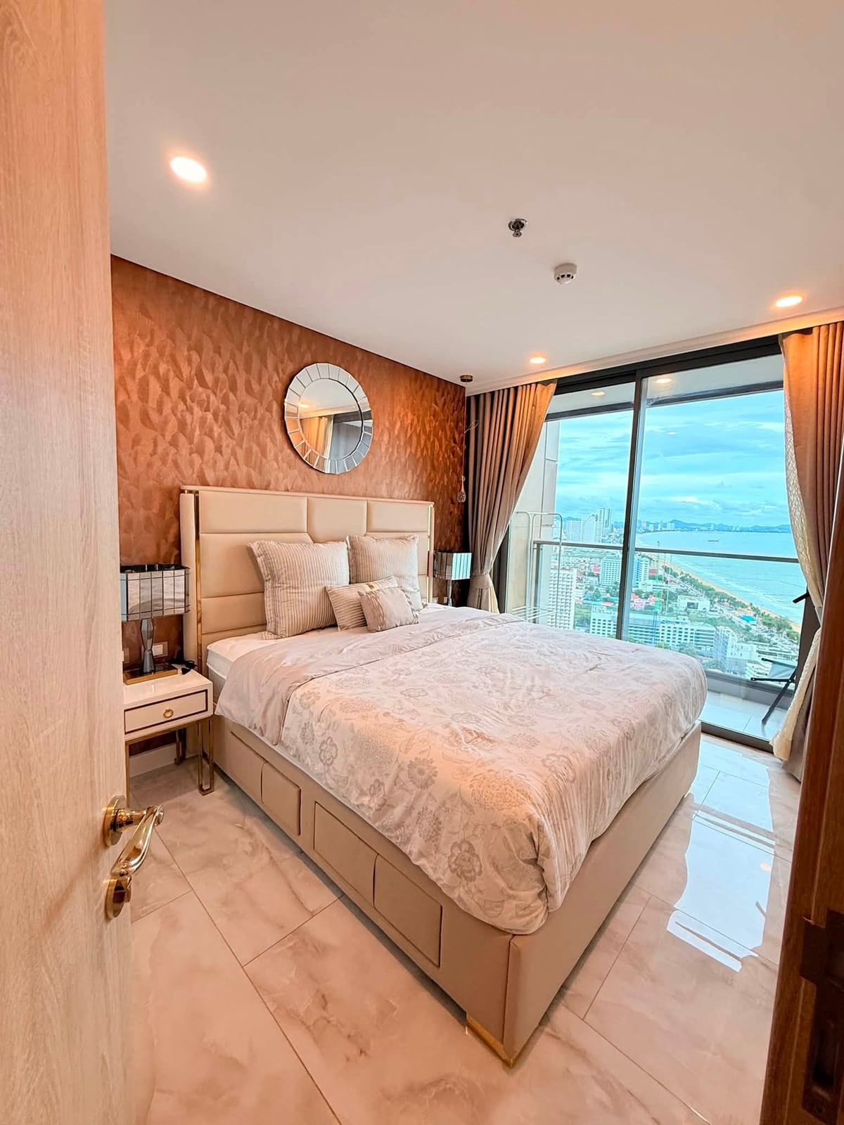 Copacabana Beach Jomtien 1BR Condo, 33rd Floor