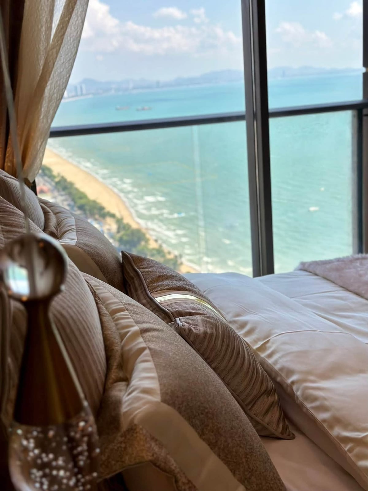Copacabana Beach Jomtien 2BR Condo, 41st Floor