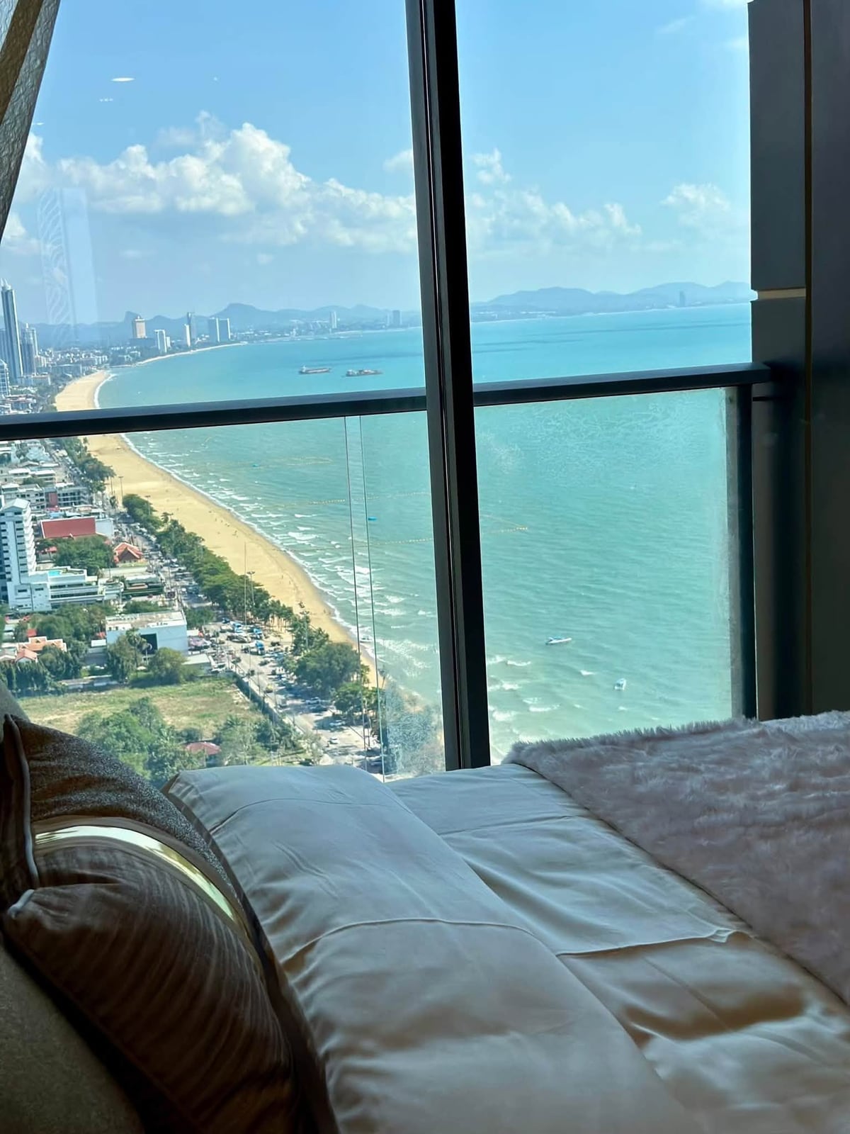 Copacabana Beach Jomtien 2BR Condo, 41st Floor