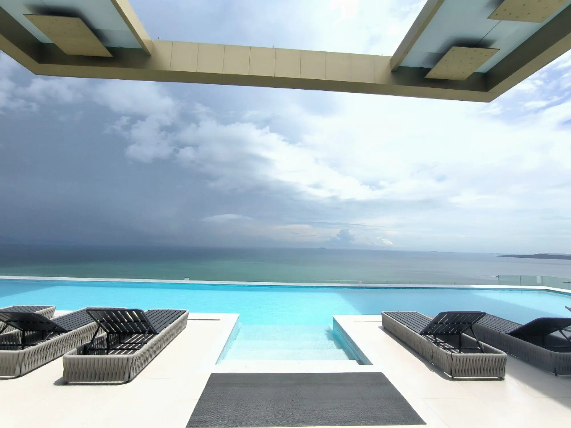 Copacabana Beach Jomtien 2BR Sea view