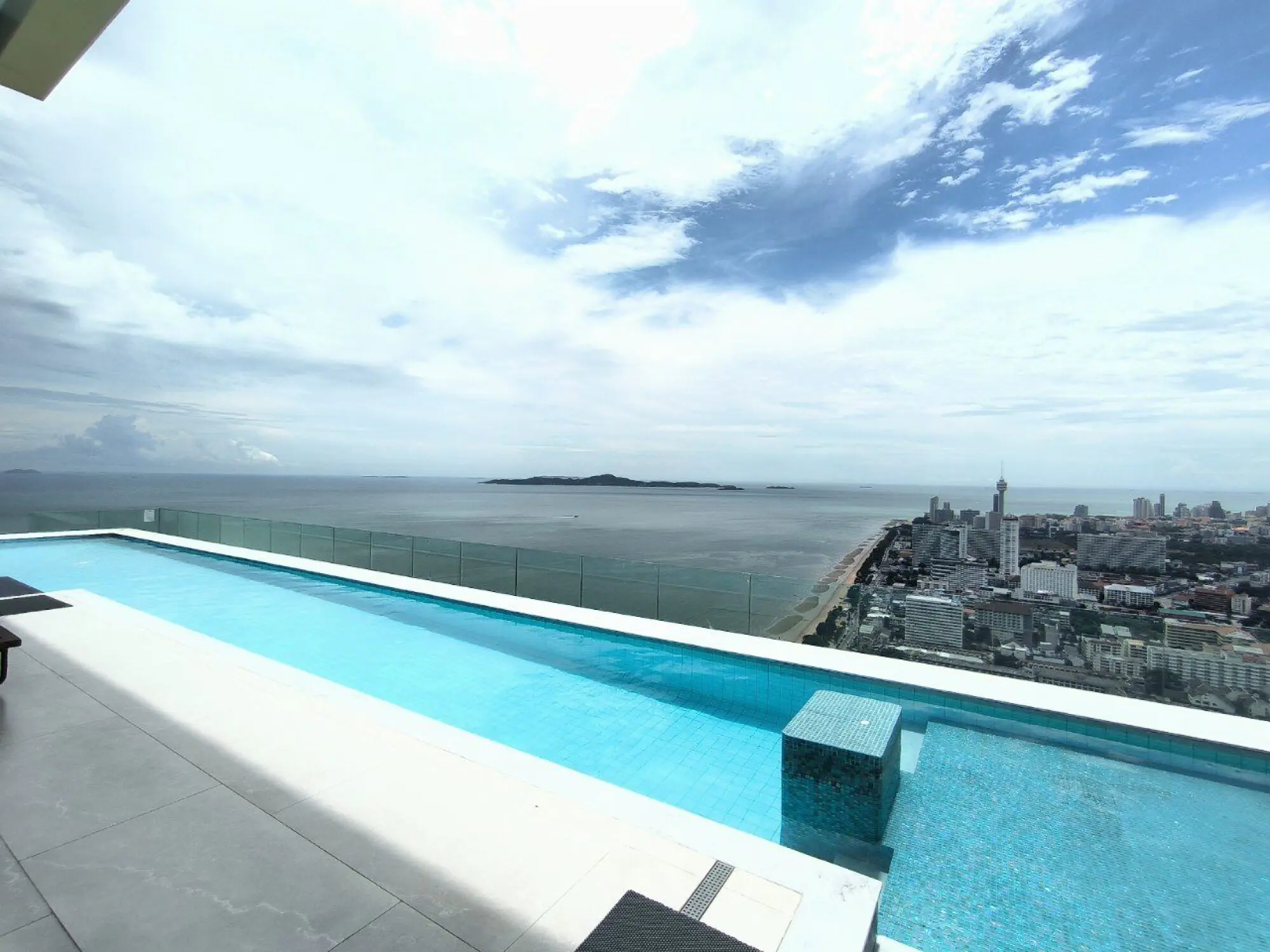 Copacabana Beach Jomtien 2BR Sea view
