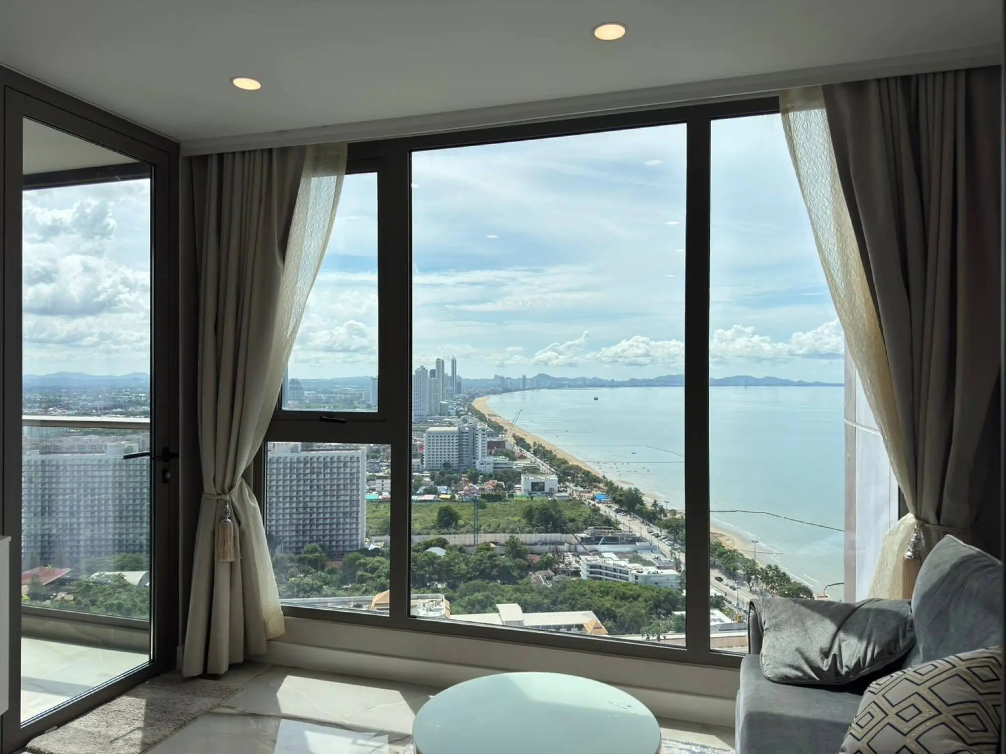 Copacabana Beach Jomtien 1BR Sea view, 32nd Floor