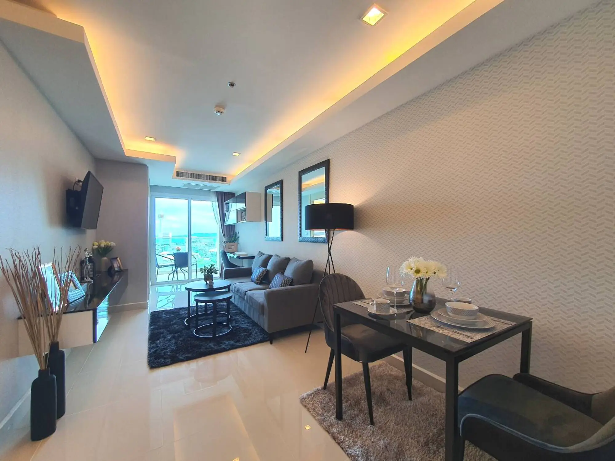 Cosy Beach View 1BR, 16th Floor
