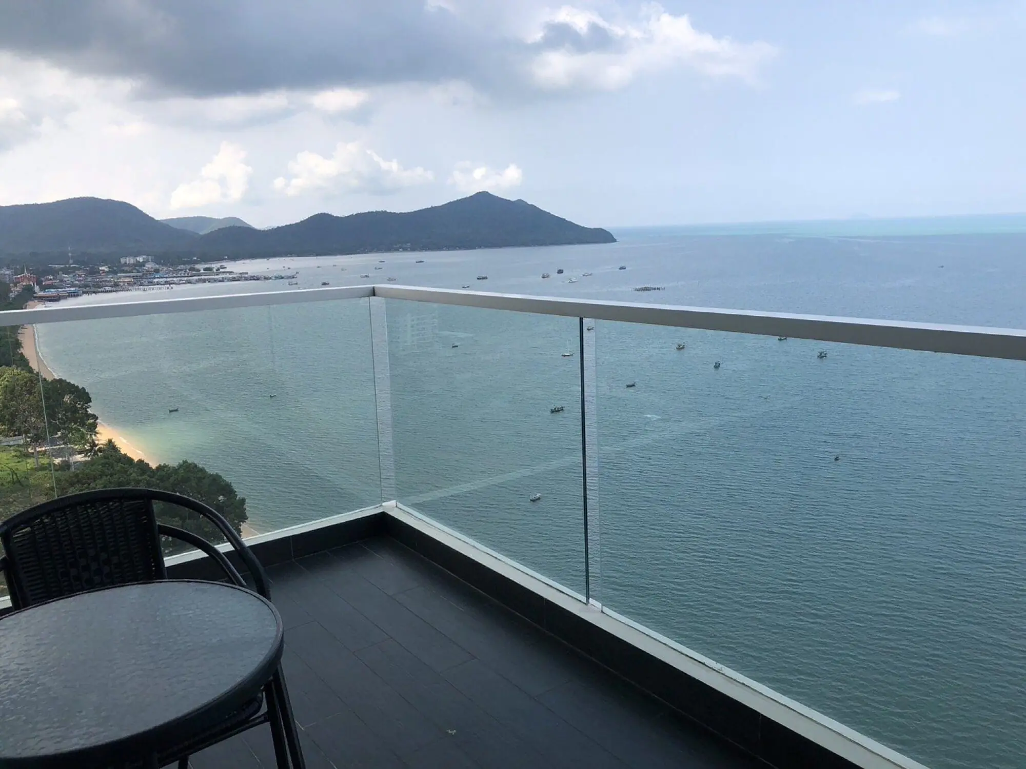Del Mare 2BR Sea view, 19th Floor