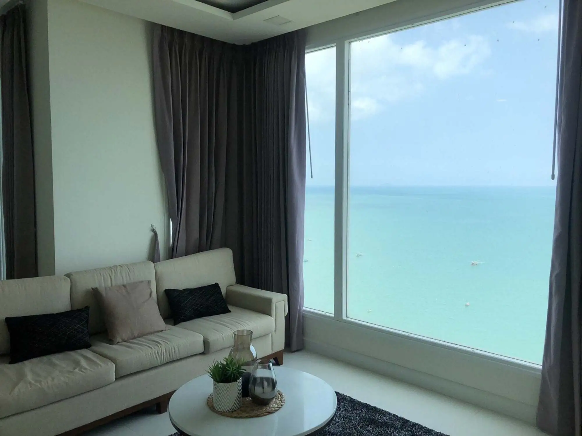 Del Mare 2BR Sea view, 19th Floor