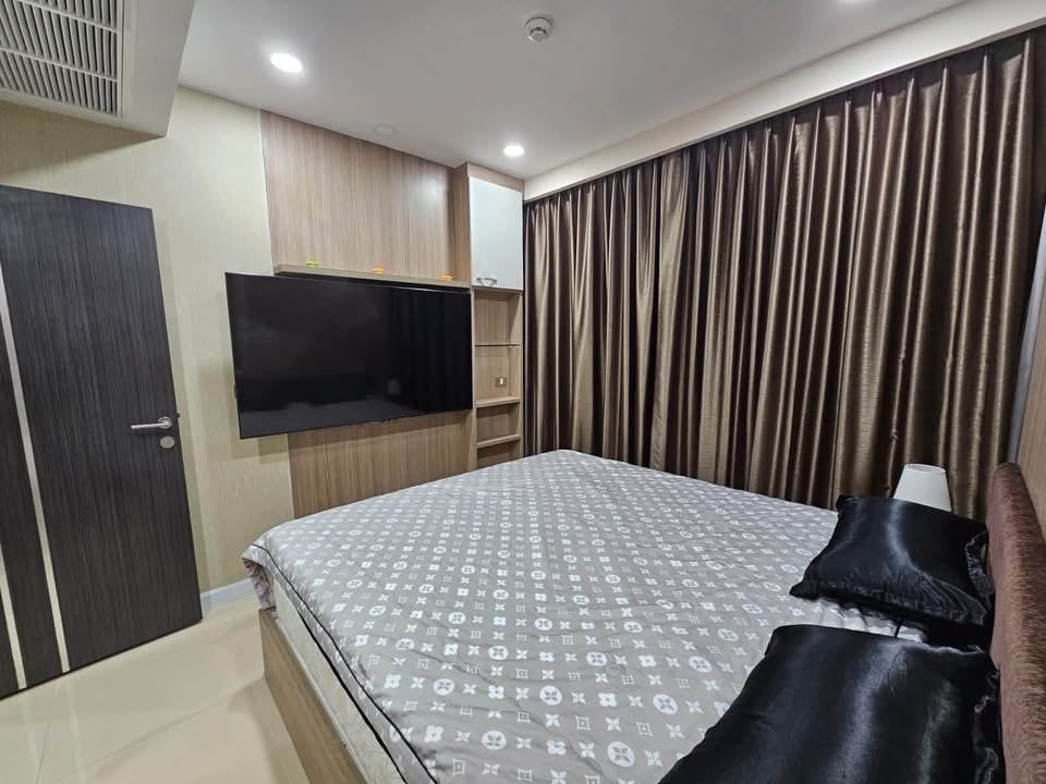 Dusit Grand Condo View 1BR, 30th Floor