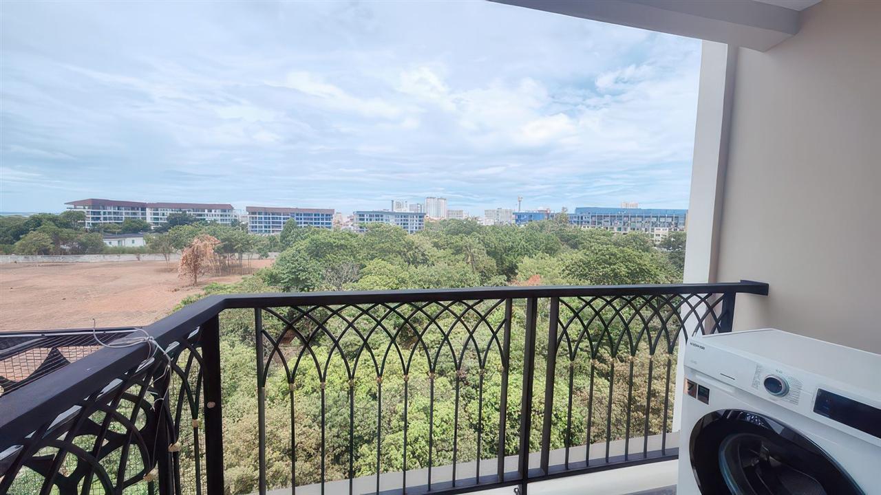 Dusit Grand Park 2 Studio City view, 8th Floor