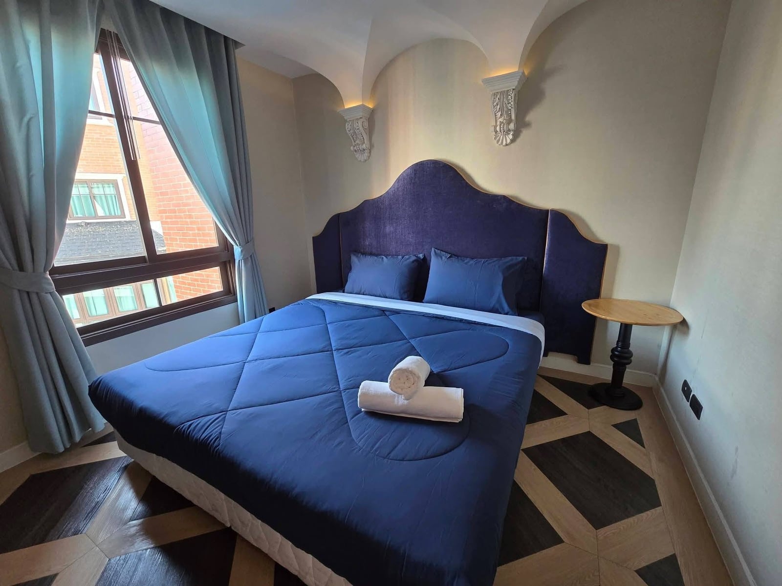 Espana Condo Resort 1BR Condo, 7th Floor
