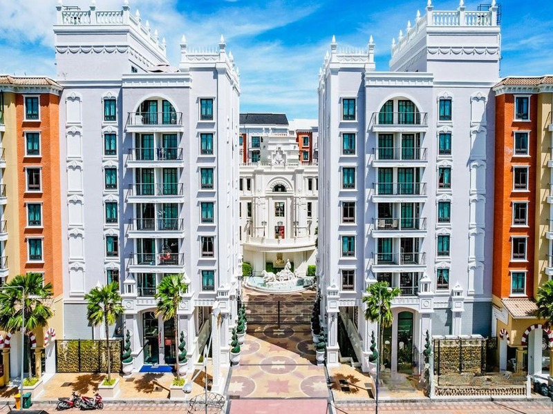 Espana Condo Resort 2BR, 5th Floor