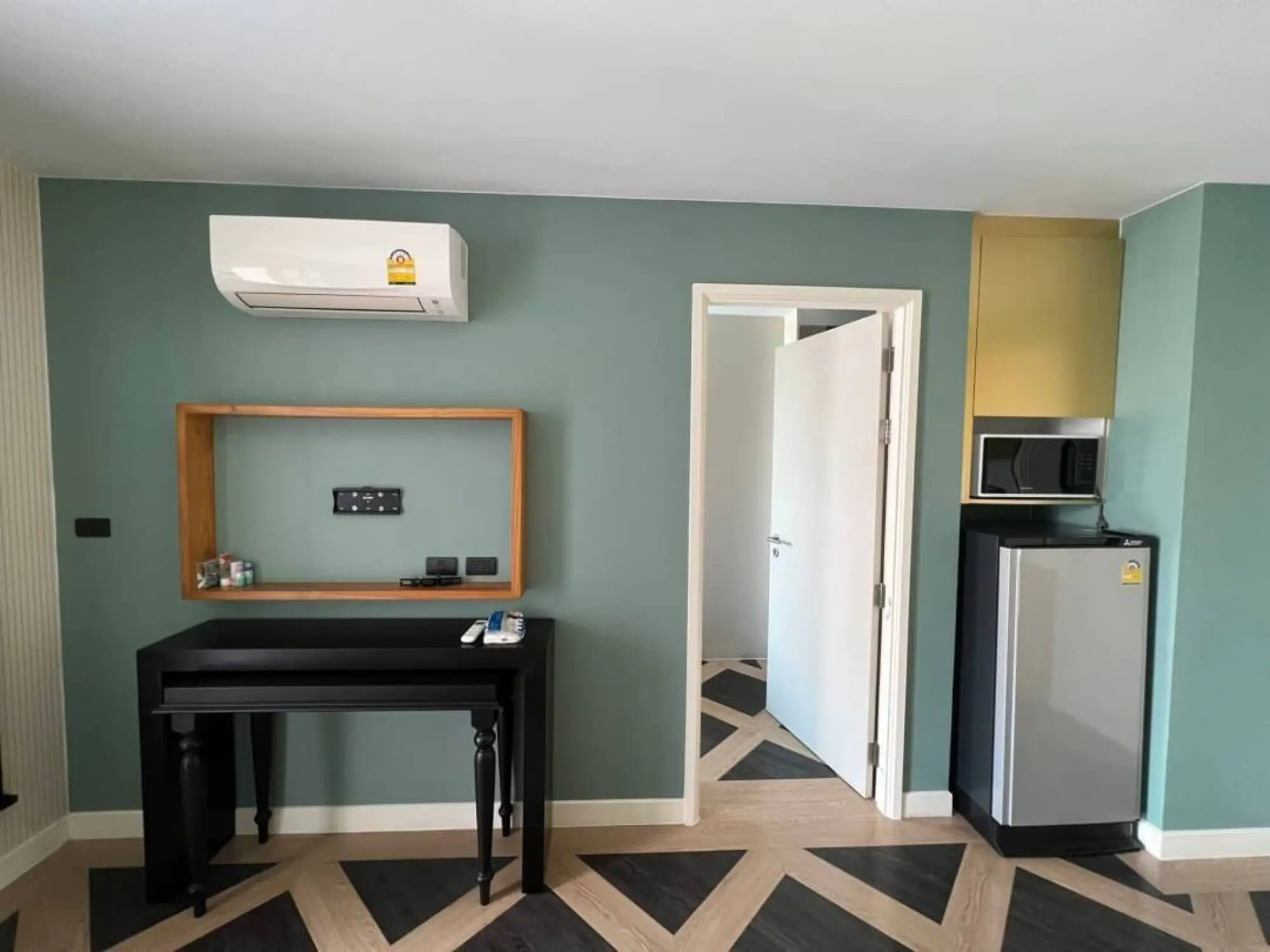 Espana Condo Resort 1BR, 7th Floor