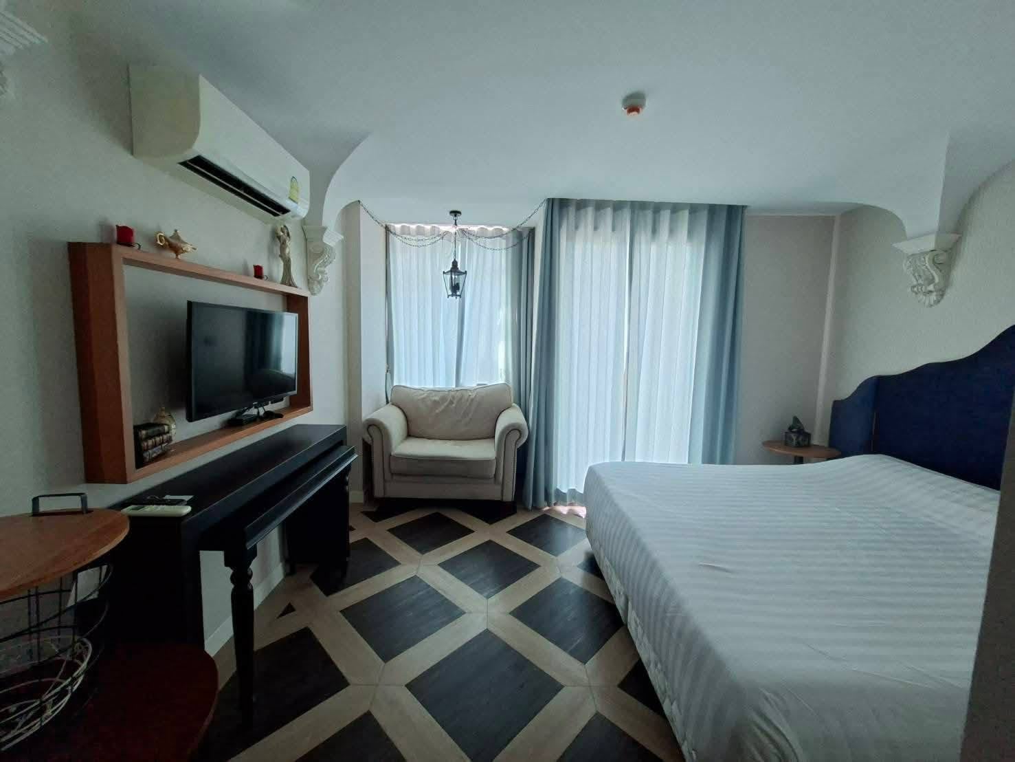 Espana Condo Resort