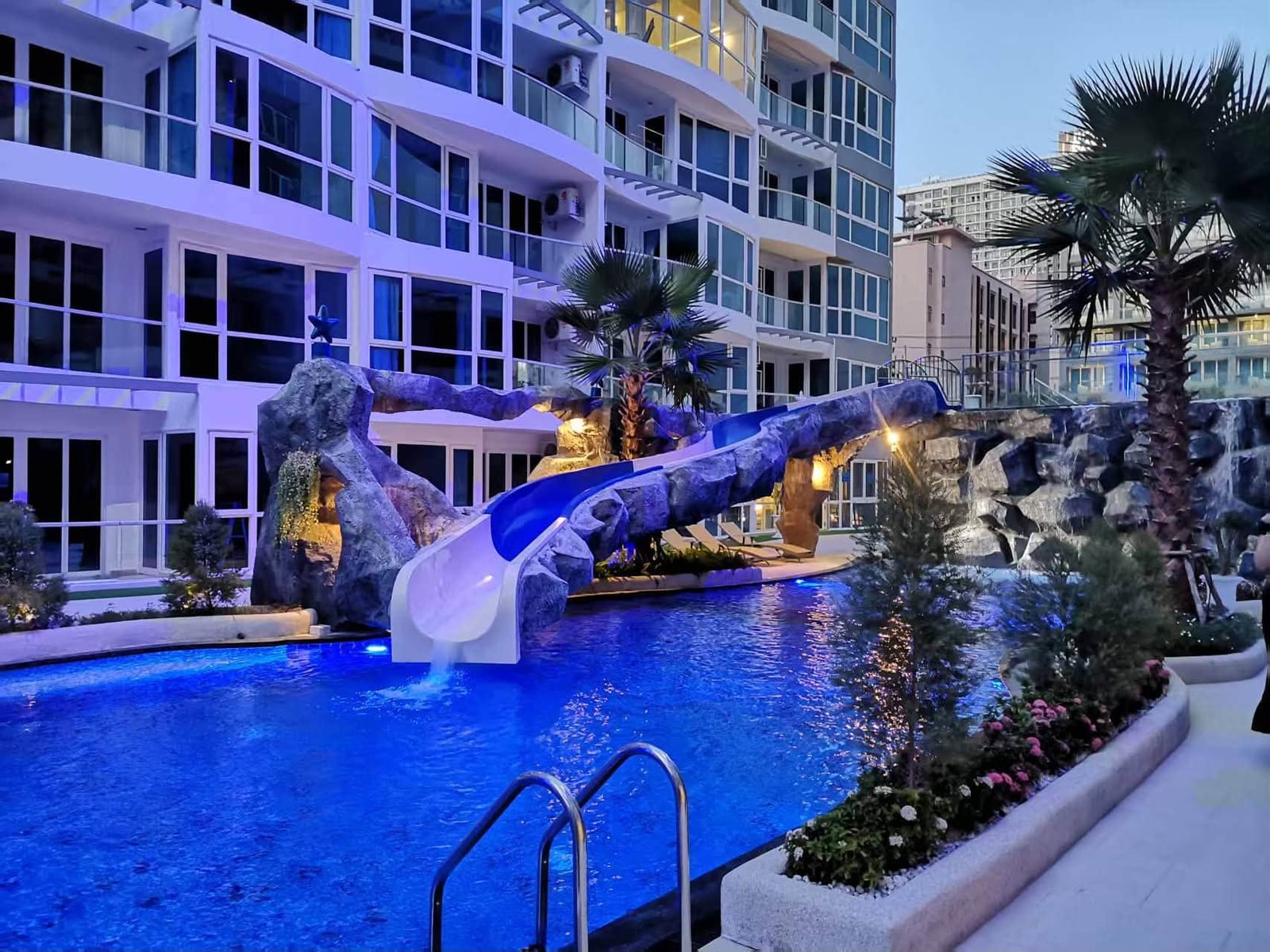 Grand Avenue Residence