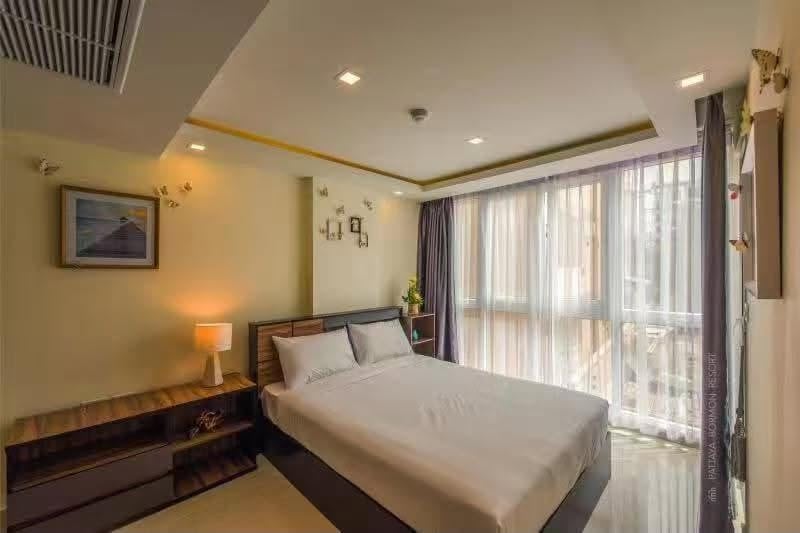 Grand Avenue Residence
