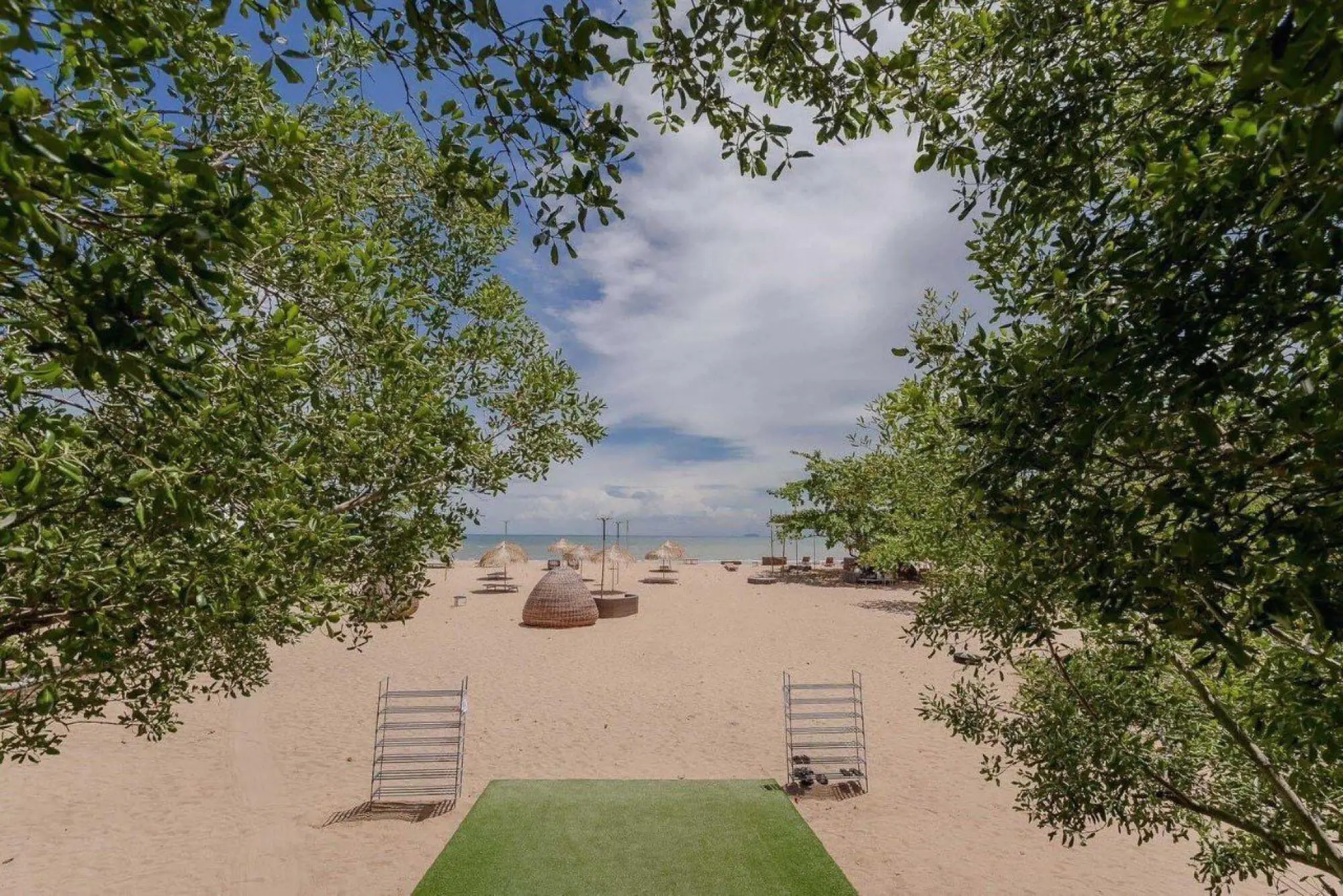 Grand Florida 1BR Sea view